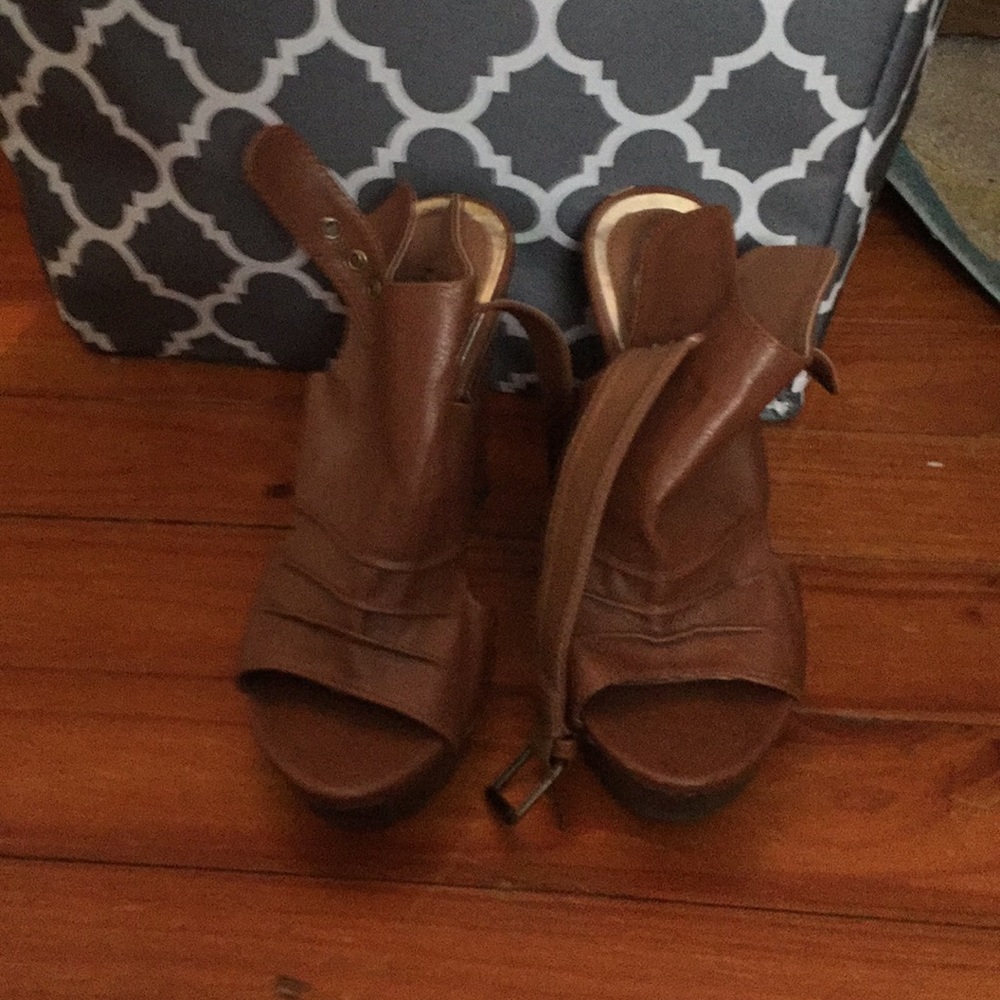 Bucco wedge